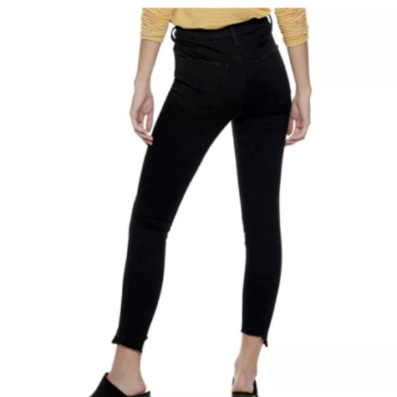 SO Jeans Juniors So Ultimate High Rise Ankle Raw Hem Stretch Denim Jegging Size 1 Black